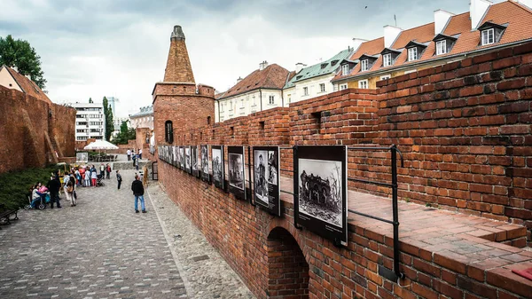 Bekijken op Barbakan muren — Stockfoto