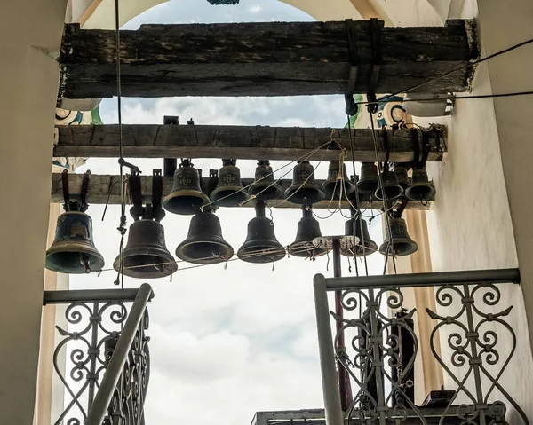 钟声在钟塔的基辅佩乔尔斯克修道院 — 图库照片