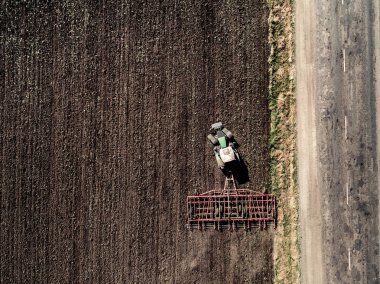 Alan, en iyi görünümü sürme traktör
