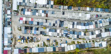 Eski garajlar çatılar