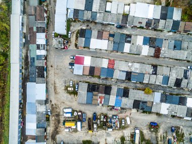 Eski garajlar çatılar