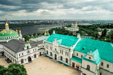Kiev Pechersk Lavra çan kulesinden bahçesinde görünümünü