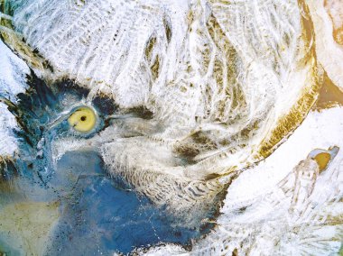 su akışları yerden soyut desenler