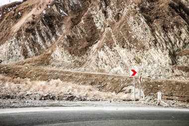 Georgia 'daki dağ yolu.