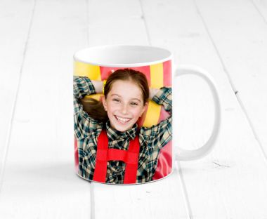 çocuk ile renkli Kupası üzerine basılmış