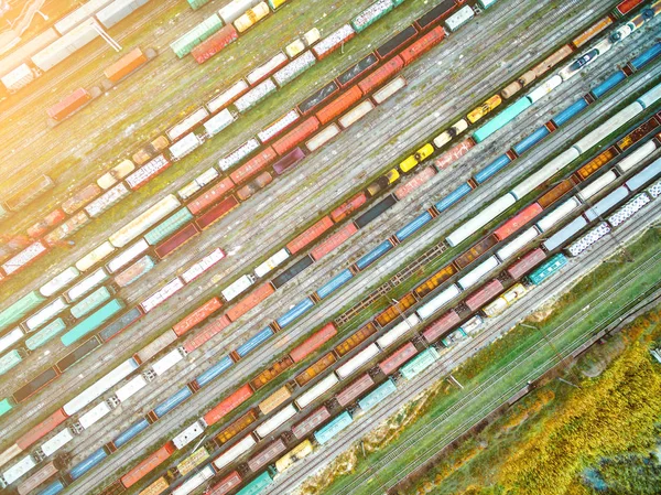 Železniční tratě a vozy, pohled shora — Stock fotografie