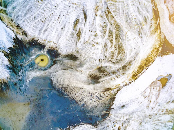 su akışları yerden soyut desenler