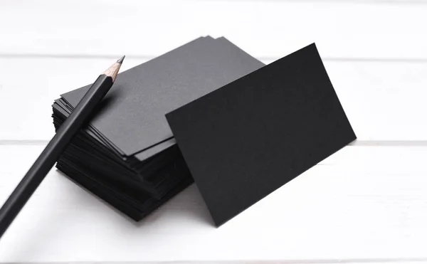 Stapel zwarte visitekaartjes — Stockfoto