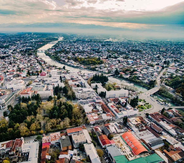 Vista aérea da parte central de Kutaisi com o rio Rioni — Fotografia de Stock