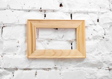 Duvardaki ahşap çerçeve