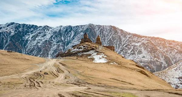 Tepenin üst kısmında Manastırı