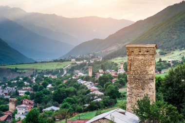 Svanlar kule ile manzara