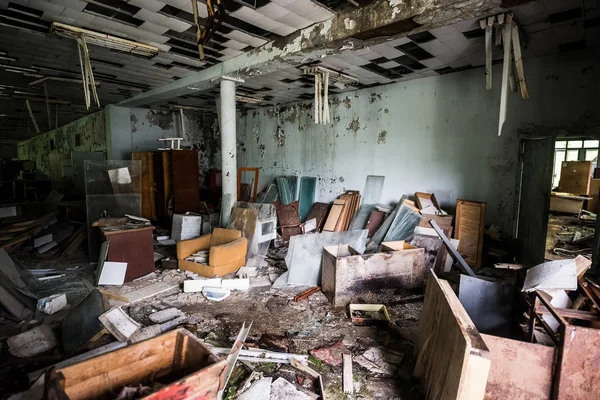 Zimmer in verlassenem Gemeindezentrum in Pripjat — Stockfoto