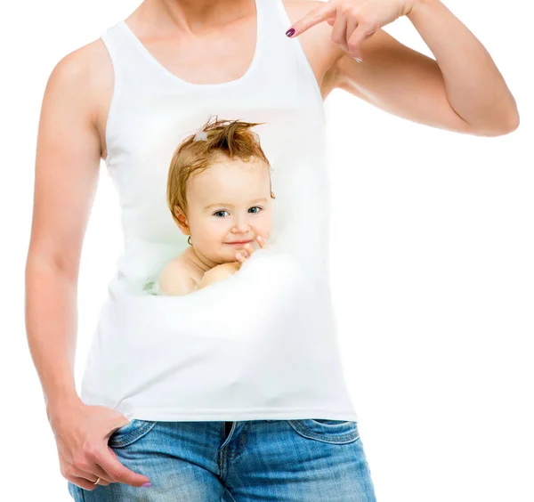 Kadın beyaz pamuklu tişört baskı ile — Stok fotoğraf