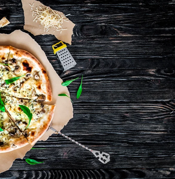 Lezzetli peynirli pizza