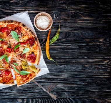 Lezzetli baharatlı pizza