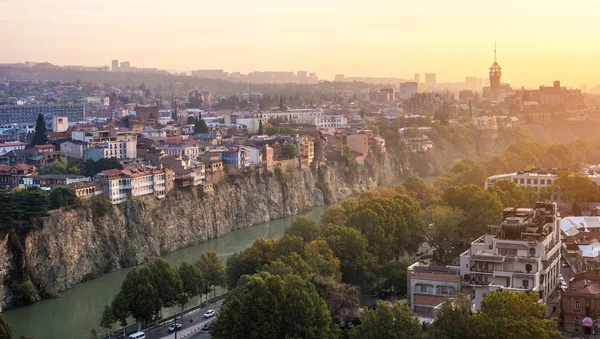 第比利斯的城市美丽的日落景观 — 图库照片