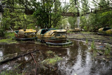 Pripyat Park terk edilmiş arabalar