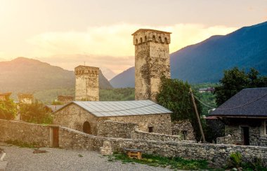 Mestia Caddesi eski taş svan kulede