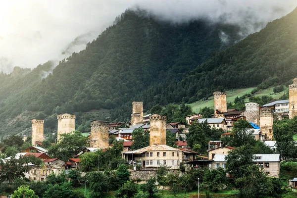 Schwanentücher in mestia, svaneti region, georgien — Stockfoto