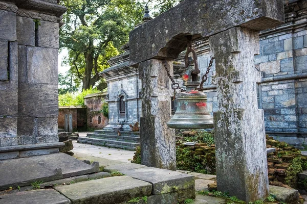काठमांडू में पशुपतिनाथ मंदिर परिसर — स्टॉक फ़ोटो, इमेज