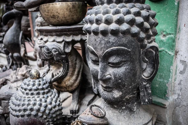 Statue of head of Buddhist God Buddha — Stock Photo, Image