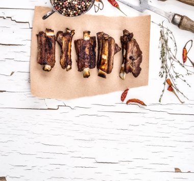 Izgara domuz pirzola otlar en iyi Manzaralı