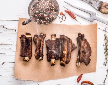 Izgara domuz pirzola otlar en iyi Manzaralı