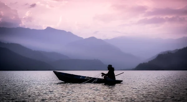 stock image Fisherman on the boat on Phewa lake, Nepal