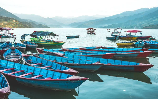 ペワ湖、ネパールではボート — ストック写真