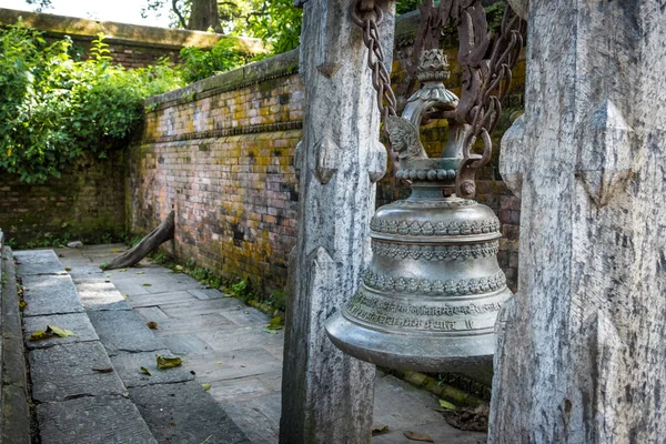 Traditionak hinduistische Glocke am pashupatinath Tempel — Stockfoto