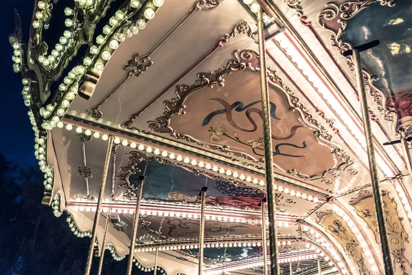 Carrossel francês em um parque de férias — Fotografia de Stock