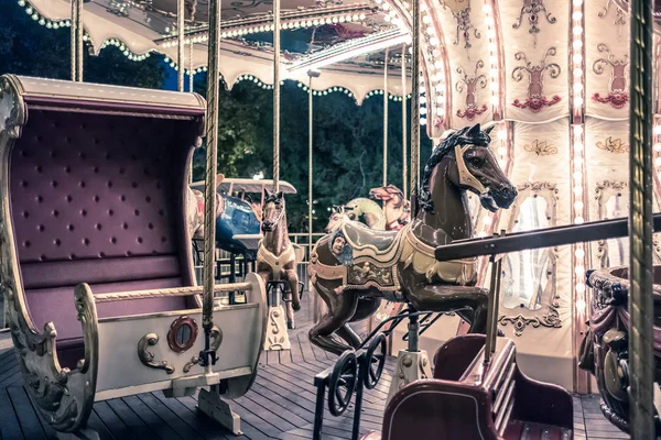 Fransk karusell i en semesterpark — Stockfoto