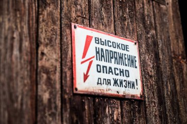tehlike güç işareti Pripyat bir kapı üzerinde