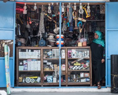 Zanzibar, Tanzanya malzeme satan küçük mağaza