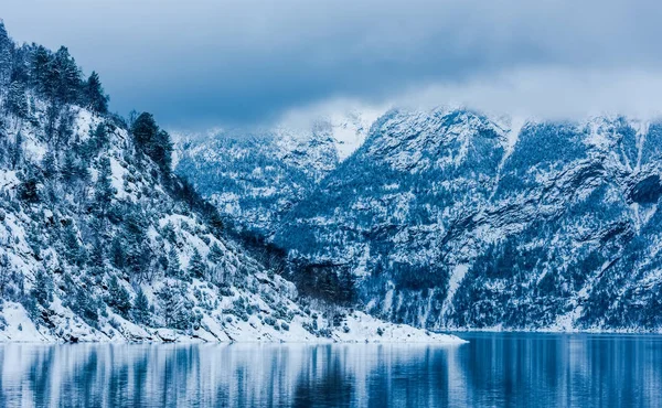 Fiordy norweskie zimą — Zdjęcie stockowe