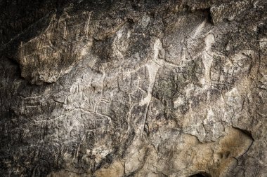 İnsan ve hayvan kaya, Qobustan oyulmuş