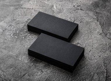 Dokulu arka plan siyah boş iş kart yığını