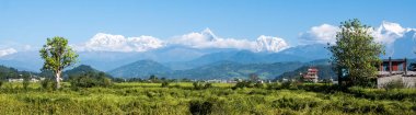 Panoramik Annapurna Sıradağları üzerinde