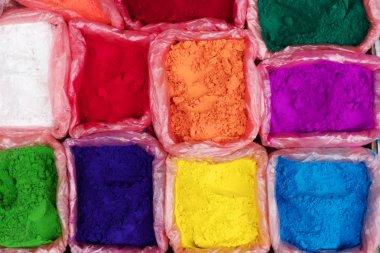 Renkli rangoli toz Katmandu sokak pazarında, Nepal