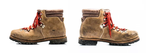 Eski deri dağ ayakkabıları — Stok fotoğraf