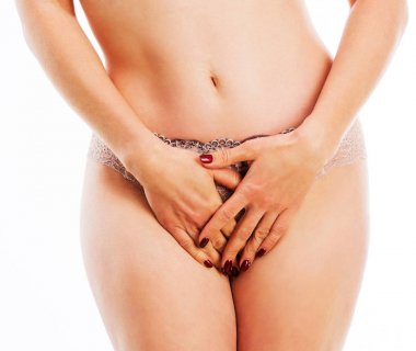 Kadın iç çamaşırı izole karnının kapsayan