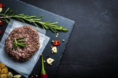 Kızarmış taze büyük sığır eti burger Üstten Görünüm