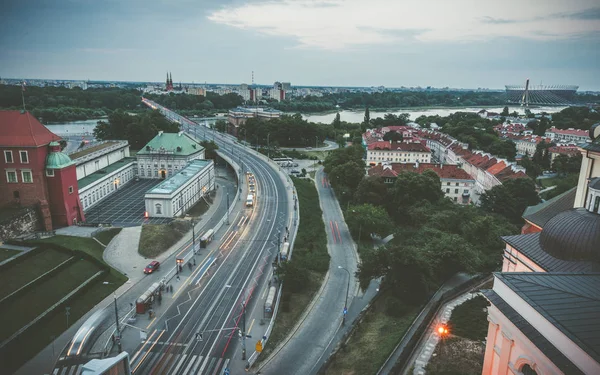 Transporte na rua movimentada em Varsóvia — Fotografia de Stock