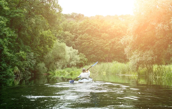 Kayaking under fallen tree — Stock Photo, Image