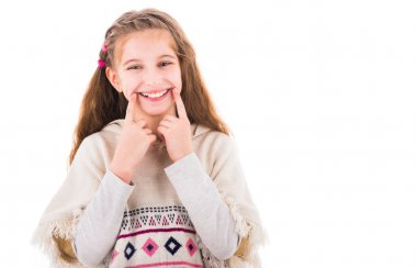 Kız tutarak yanağından parmak ve kameraya benziyor