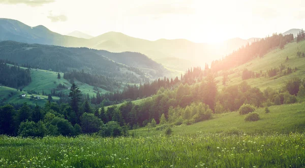 Incredibile vista paesaggio montano — Foto Stock