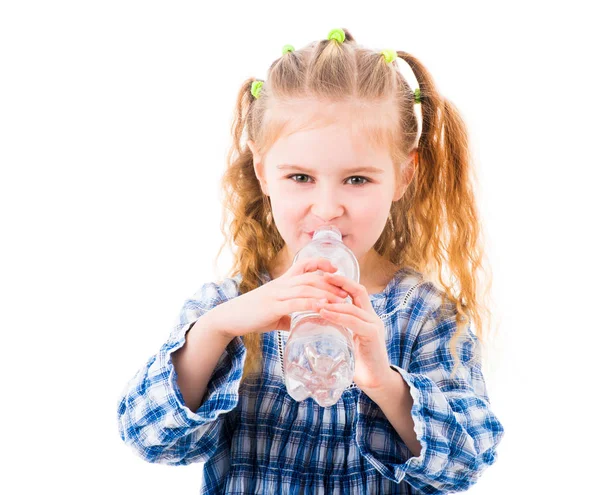 Child girl drinks mineral water from bottle — Stock Photo, Image