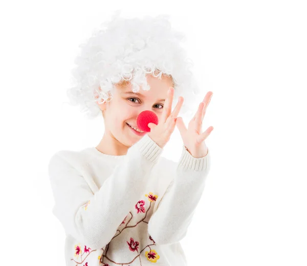 Teenie-Mädchen in weißer Clownsperücke gestikuliert mit den Händen — Stockfoto