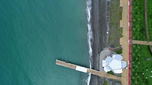 4k drone aéreo vista da praia em Batumi — Vídeo de Stock